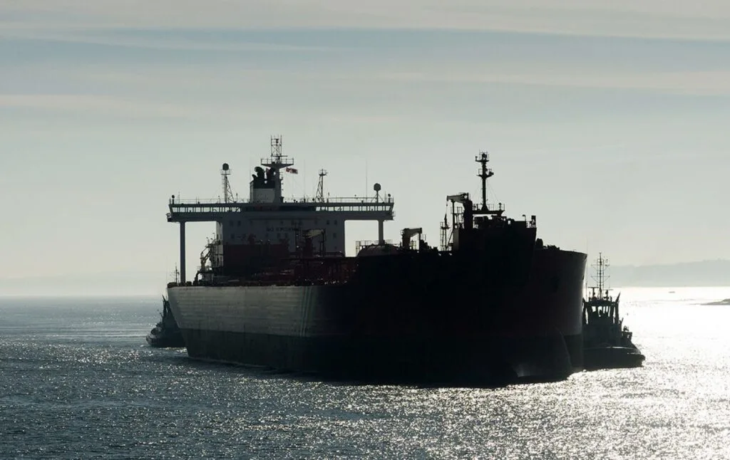 Великобританія готова арештувати судна російського “тіньового флоту”.