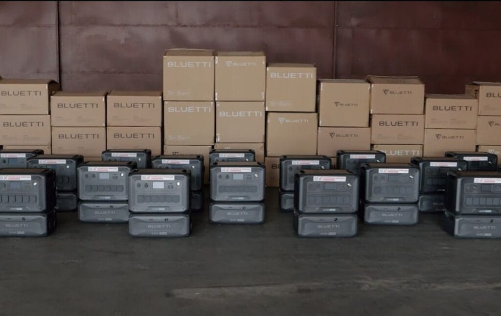 Добровільний батальйон “Волинь” отримав зарядні пристрої від “Української команди”