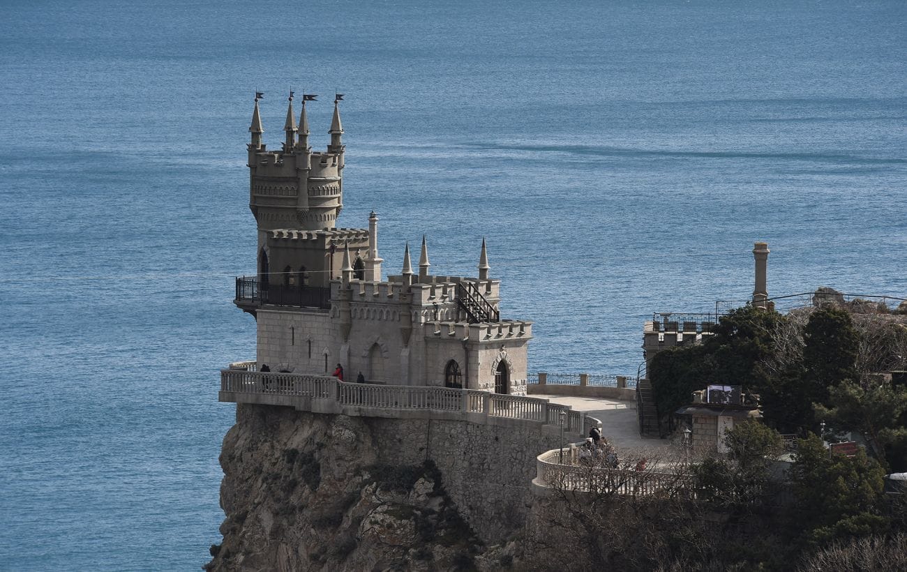 Дерибан Ялти: представниця Аксьонова передає заповідні схили під преміальні готелі для росіян,